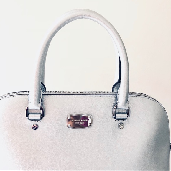 Silver Micheal Kors Cindy Handbag. - Picture 6 of 6